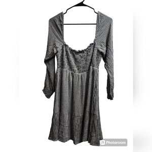 Abercrombie and Fitch women's black and white lomg sleeve dress size XL